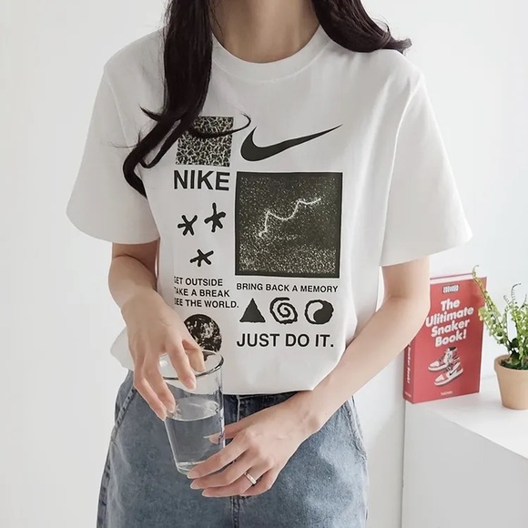 Nike White T-Shirt Bring Back a Memory Shirt Medium - Picture 1 of 11